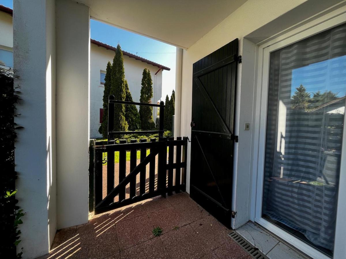 Bel Appartement T3 Avec Jardin, Piscine Et Parking, Proche Plage A Hendaye - Fr-1-239-739 ภายนอก รูปภาพ